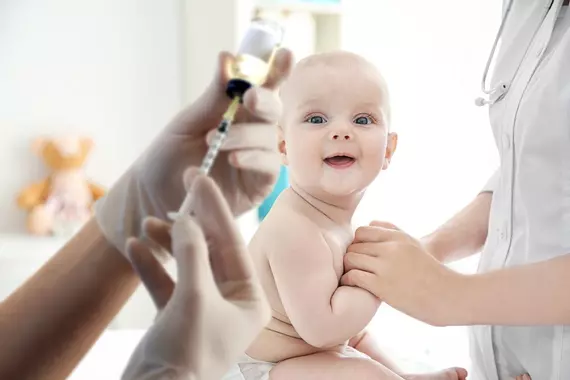 Comment le gouvernement prépare la vaccination obligatoire des enfants cet automne ?