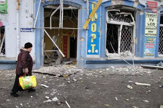 Treize-personnes-ont-ete-tuees-dans-le-bombardement-au-centre-de-Donetsk6