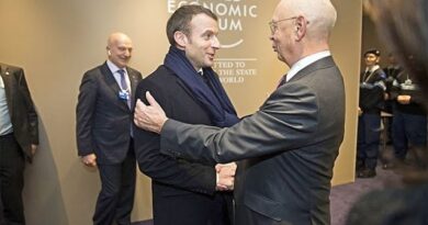 Macron-Schwab-Forum-Economique-Mondial