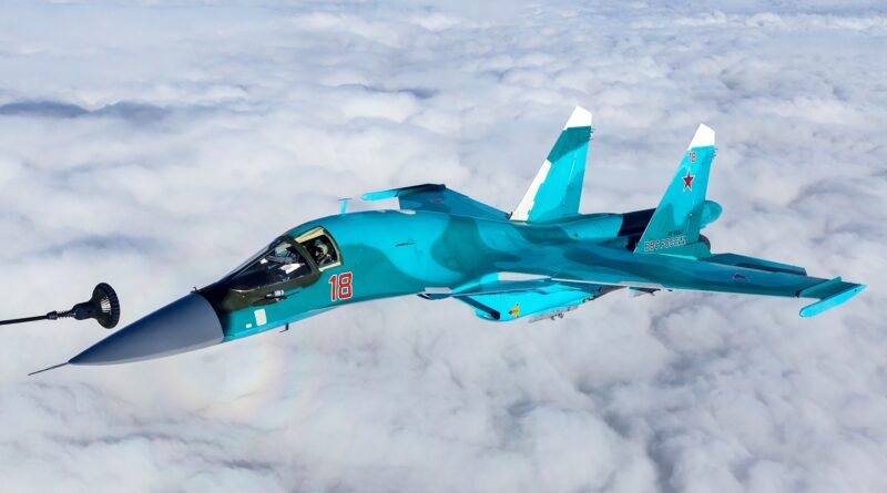 Refuelling_a_Sukhoi_Su-34_(cropped)