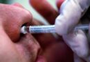 Vaccin nasal COVID: entre critiques politiques et innovations scientifiques