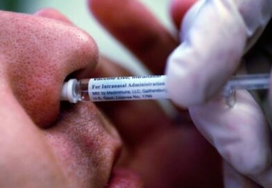 Vaccin nasal COVID: entre critiques politiques et innovations scientifiques