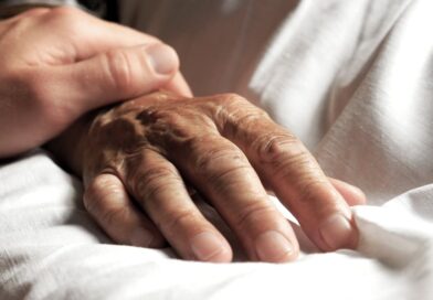 Euthanasie : quand la France passe de la liberté de vivre au droit à mourir, que reste-t-il de notre humanité ?
