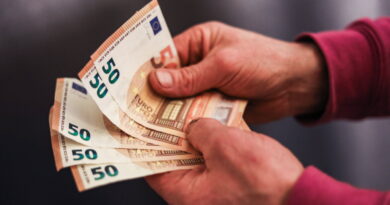 Si vous ne defendez pas « le cash », votre servitude sera scellée: plus moyen de financer une révolte contre la tyrannie. Si vous ne defendez pas « le cash », votre servitude sera scellée: plus moyen de financer une révolte contre la tyrannie.