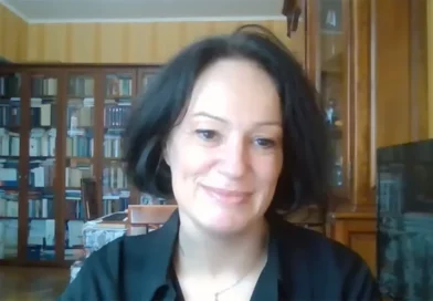 Karine Bechet-Golovko : « Le gouvernement français a déclaré la guerre aux citoyens qui ne pensent pas bien »