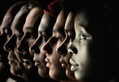 Démographie. Les chiffres confirment « la baisse inexorable des Français de souche et la hausse corrélative des immigrés qui se retrouveront peu ou prou à égalité en 2070 »