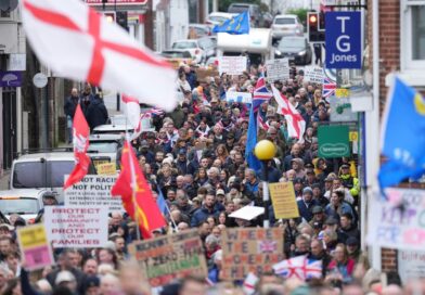 Royaume-Uni – Crowborough se soulève : des milliers d’habitants contre l’installation de 600 demandeurs d’asile dans un camp militaire