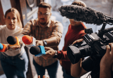 L’ULTRACREPIDARISME : LA MALADIE INFANTILE DES JOURNALEUX L’ULTRACREPIDARISME : LA MALADIE INFANTILE DES JOURNALEUX